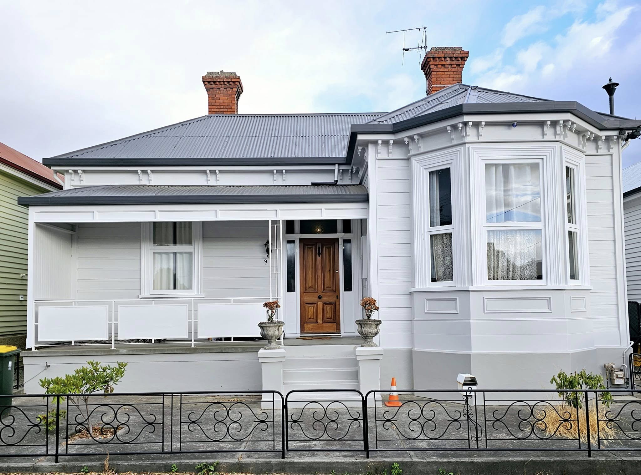 weatherboard-house-painted-after finished weatherboard house hobart